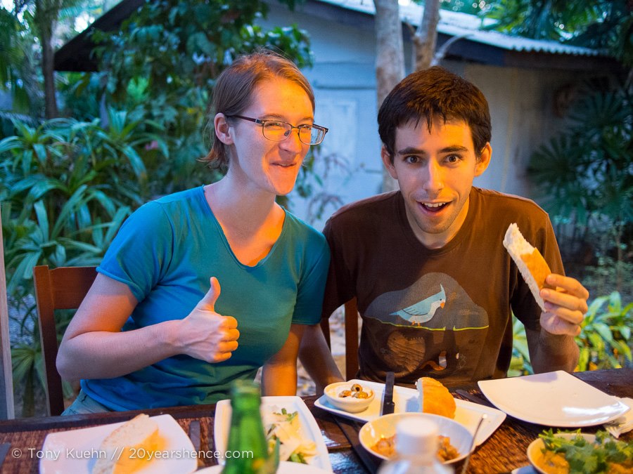 Dining out with Rachel & Jeff in Koh Lanta!