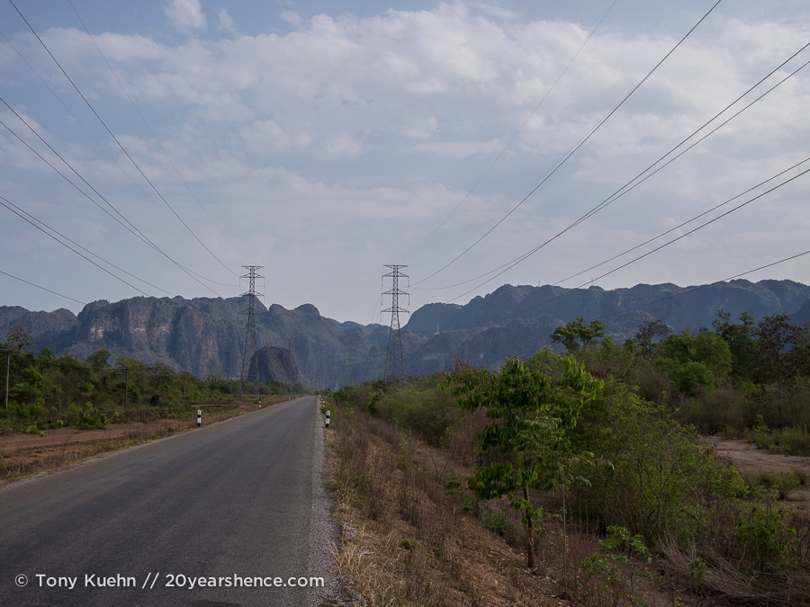 The road to Kong Lor Cave