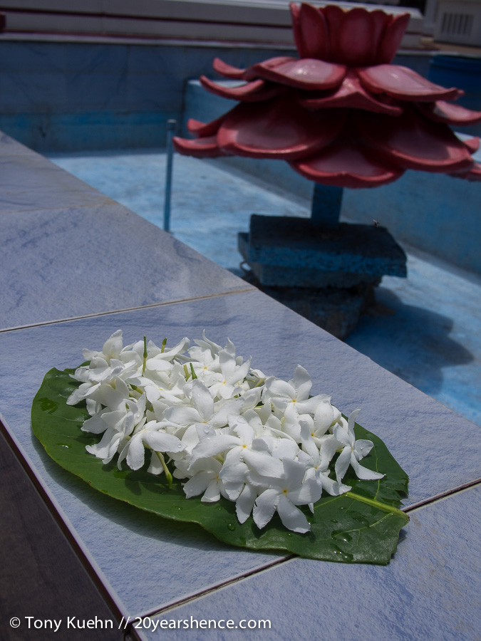 Flower offering, Weherahena Temple