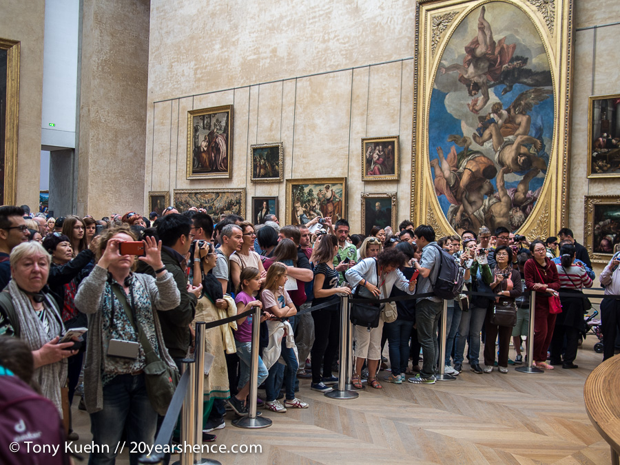 Mona Lisa Crowds Louvre